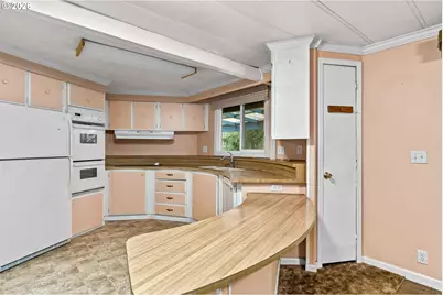 5585 Lakeview Dr, Florence, OR 97439 - Photo 5