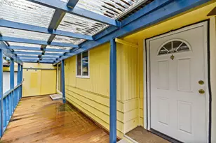 5585 Lakeview Dr, Florence, OR 97439 - Photo 3