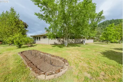 9114 Old Highway 99 S, Winston, OR 97496 - Photo 31