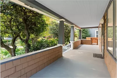 8005 SW 46th Ave, Portland, OR 97219 - Photo 3