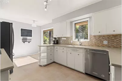 1110 E 28th Ave, Spokane, WA 99203 - Photo 9