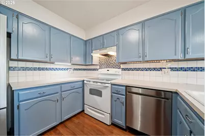 12517 NE Shaver St, Portland, OR 97230 - Photo 11