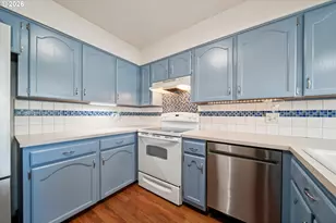 12517 NE Shaver St, Portland, OR 97230 - Photo 11