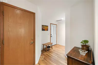 1021 SW 24th St, Troutdale, OR 97060 - Photo 5