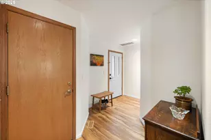 1021 SW 24th St, Troutdale, OR 97060 - Photo 5