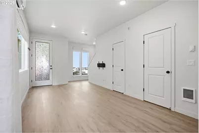 12078 SE Pine St, Portland, OR 97216 - Photo 9