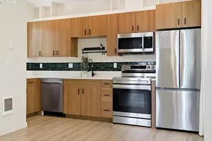 12078 SE Pine St, Portland, OR 97216 - Photo 11