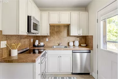 130 SE 31st Ave #8, Portland, OR 97214 - Photo 11