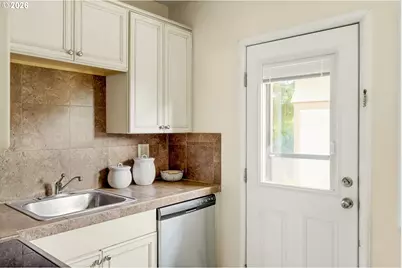 130 SE 31st Ave #8, Portland, OR 97214 - Photo 15