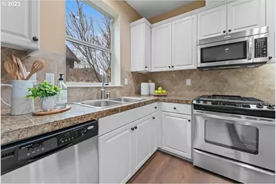 16624 NW Canton St, Portland, OR 97229 - Photo 9