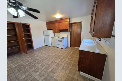 1305 8th Ave, Longview, WA 98632 - Photo 13
