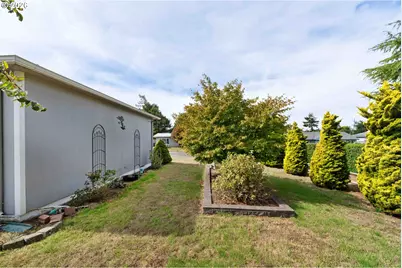 1615 Johnson St, North Bend, OR 97459 - Photo 7