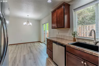 2013 NW Bella Vista Dr, Gresham, OR 97030 - Photo 7
