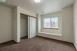 2013 NW Bella Vista Dr, Gresham, OR 97030 - Photo 23