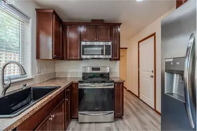 2013 NW Bella Vista Dr, Gresham, OR 97030 - Photo 9