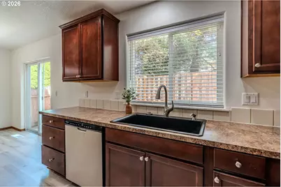 2013 NW Bella Vista Dr, Gresham, OR 97030 - Photo 5