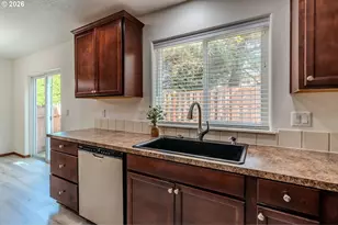 2013 NW Bella Vista Dr, Gresham, OR 97030 - Photo 5