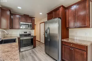 2013 NW Bella Vista Dr, Gresham, OR 97030 - Photo 3