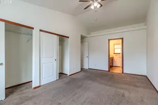 2013 NW Bella Vista Dr, Gresham, OR 97030 - Photo 17
