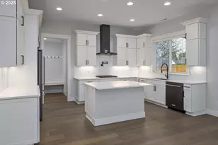 15225 S E Towers Ter, Milwaukie, OR 97267 - Photo 9