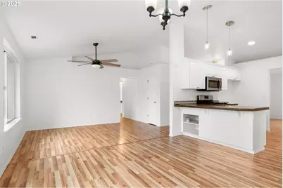 1237 S 7th St, Independence, OR 97351 - Photo 9