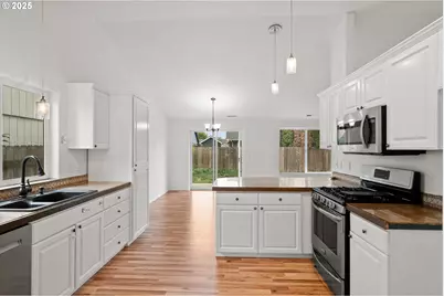 1237 S 7th St, Independence, OR 97351 - Photo 13