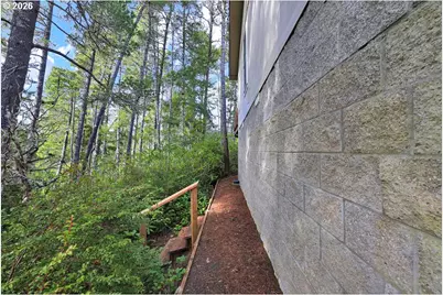 301 Manzanita Dr, Florence, OR 97439 - Photo 9