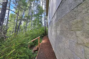 301 Manzanita Dr, Florence, OR 97439 - Photo 9