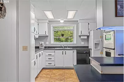 98785 Sitkum Ln, Myrtle Point, OR 97458 - Photo 11