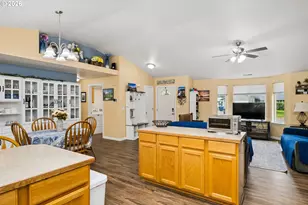 25234 Tyro Ave, Veneta, OR 97487 - Photo 9