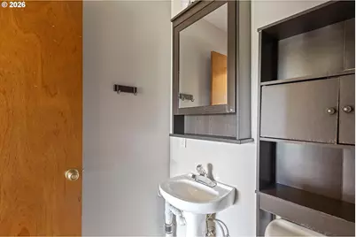 1754 NE 13th St, Lincoln City, OR 97367 - Photo 23