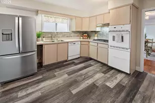 374 W Lexington Ave, Astoria, OR 97103 - Photo 13