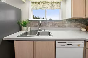 374 W Lexington Ave, Astoria, OR 97103 - Photo 15