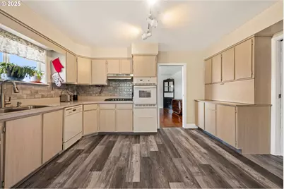 374 W Lexington Ave, Astoria, OR 97103 - Photo 15