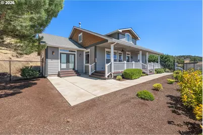 1984 NE Sunset Loop Dr, Roseburg, OR 97470 - Photo 3