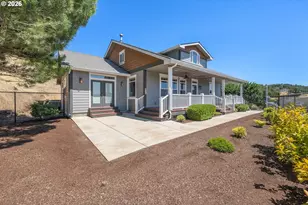 1984 NE Sunset Loop Dr, Roseburg, OR 97470 - Photo 3
