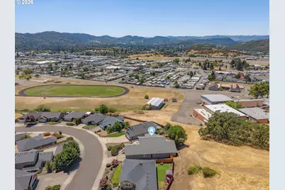 1984 NE Sunset Loop Dr, Roseburg, OR 97470 - Photo 5