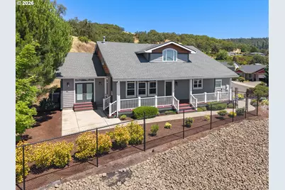 1984 NE Sunset Loop Dr, Roseburg, OR 97470 - Photo 3