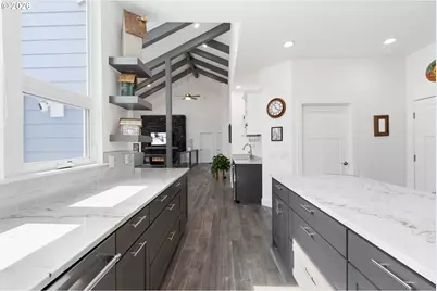 601 Telegraph Dr, Coos Bay, OR 97420 - Photo 11