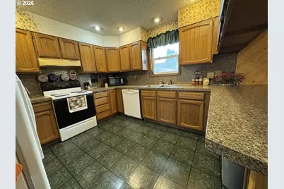 1060 D St, Baker City, OR 97814 - Photo 11