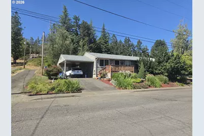 977 E Fourth Ave, Sutherlin, OR 97479 - Photo 3