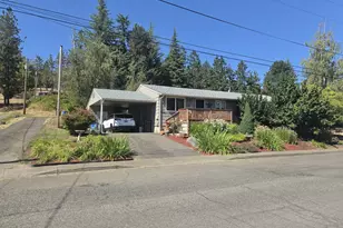 977 E Fourth Ave, Sutherlin, OR 97479 - Photo 3