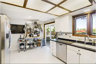 16530 NW Gillihan Rd, Portland, OR 97231 - Photo 17