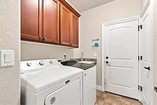 2178 Meridian Dr, Woodburn, OR 97071 - Photo 27