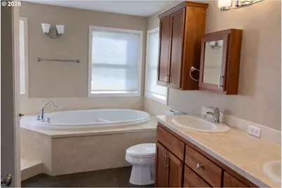 817 River Knoll Way, Springfield, OR 97477 - Photo 15