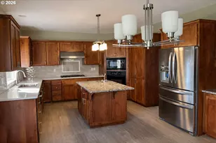 817 River Knoll Way, Springfield, OR 97477 - Photo 5