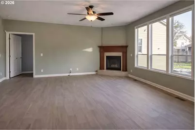 817 River Knoll Way, Springfield, OR 97477 - Photo 3