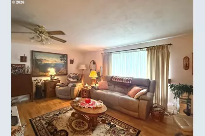 126 Woodlane Dr, Springfield, OR 97477 - Photo 3