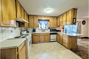 10301 Emily Dr, Island City, OR 97850 - Photo 7