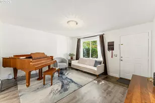 1040 NE 104th Ave, Portland, OR 97220 - Photo 3